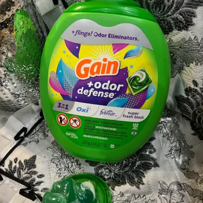 Detergente Gain en cápsulas