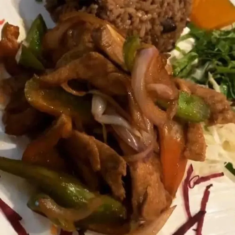 Fajitas de cerdo salteadas con vegetales
