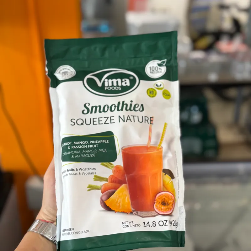 Smoothies de granada, piña y zanahoria