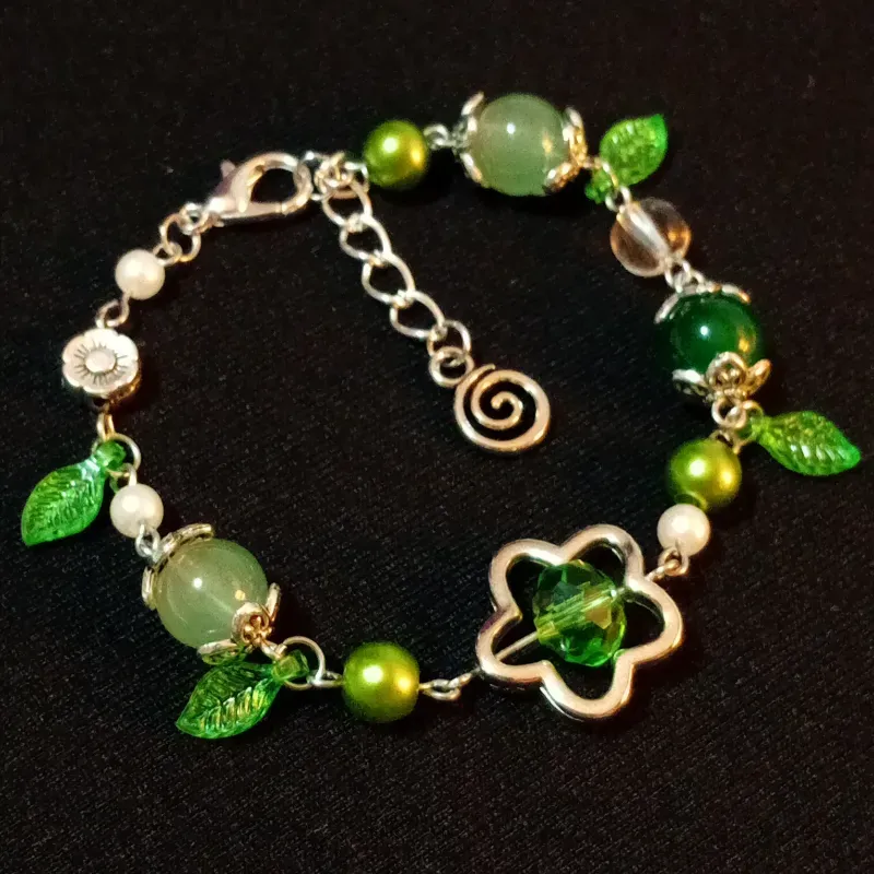 Pulsera verdecita de hojas 