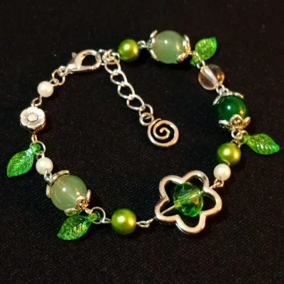 Pulsera verdecita de hojas 