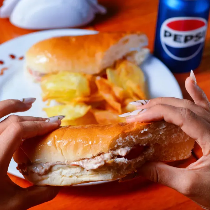 Sandwich atun y mayonesa