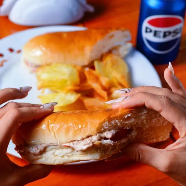 Sandwich atun y mayonesa