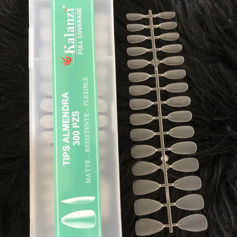 Uñas soft gel almendradas