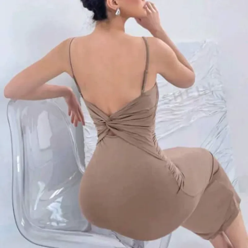  Vestido tubo con torcido en la espalda — Beige