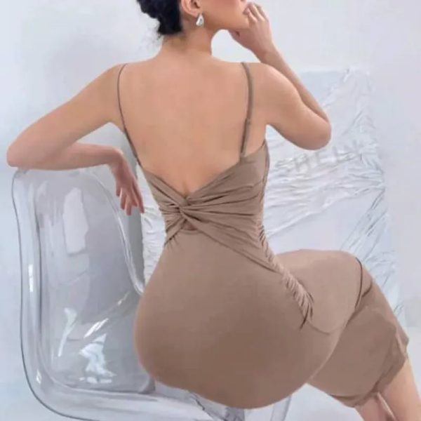  Vestido tubo con torcido en la espalda — Beige