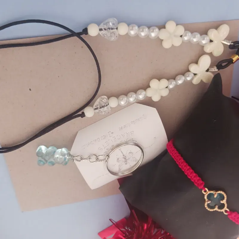 Colgante pa espuejuelos , llaverito y pulso