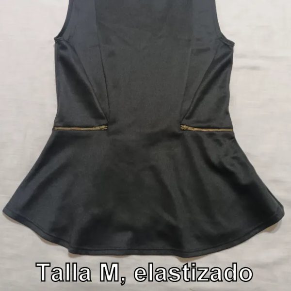 Blusa negra corte princesa