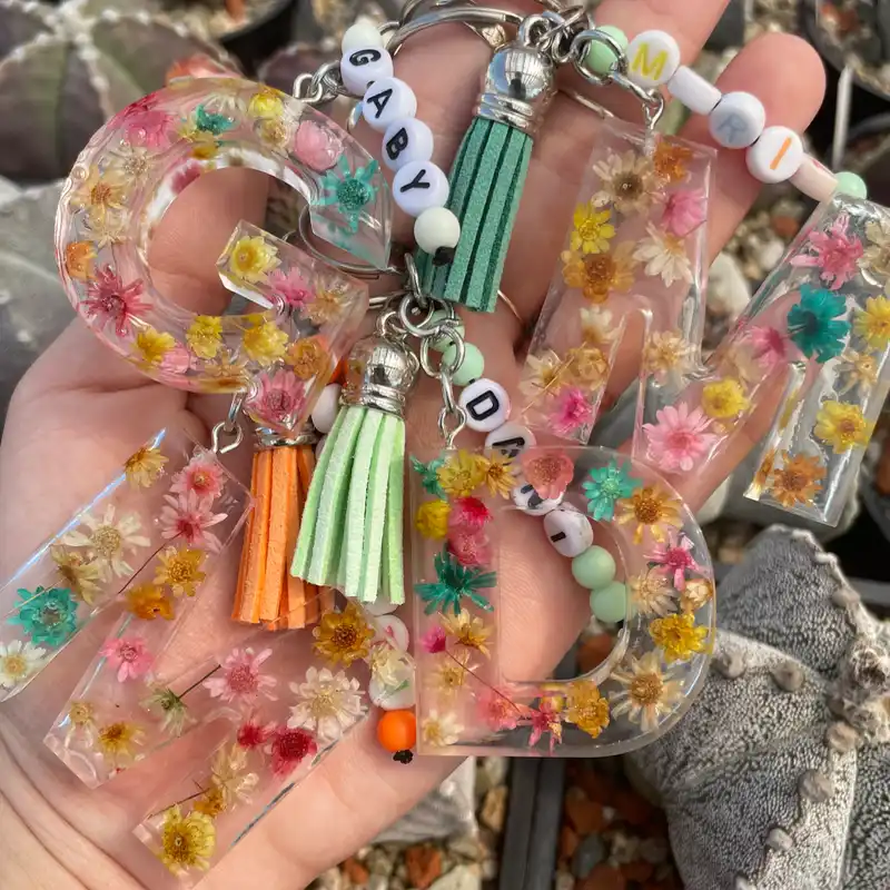 Llaveros de resina de flores