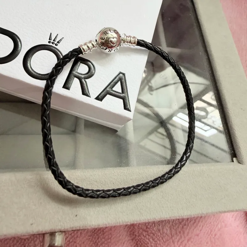 Pulso de cuero negro cierre redondo clásico