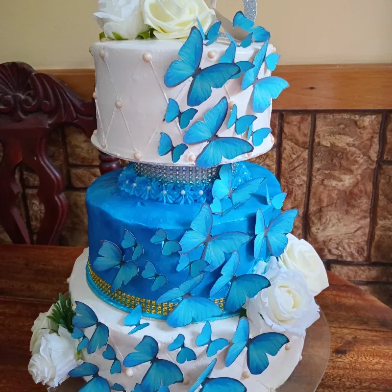 Pastel de 15años mariposas azules (4)