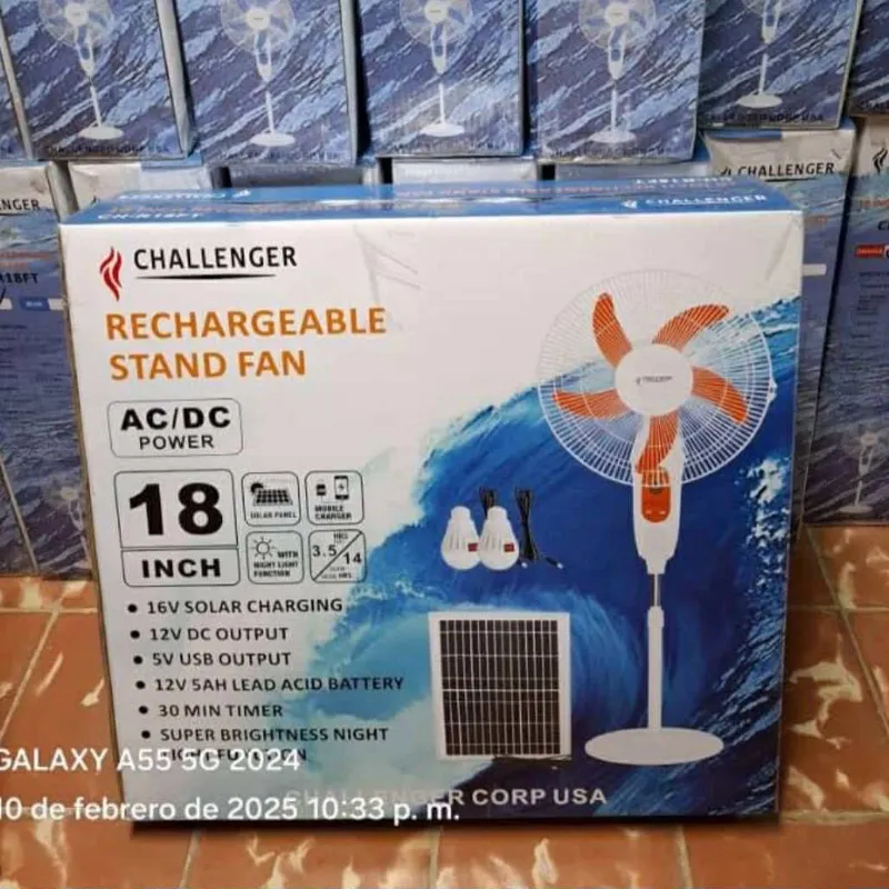 Ventilador recargable de pedestal