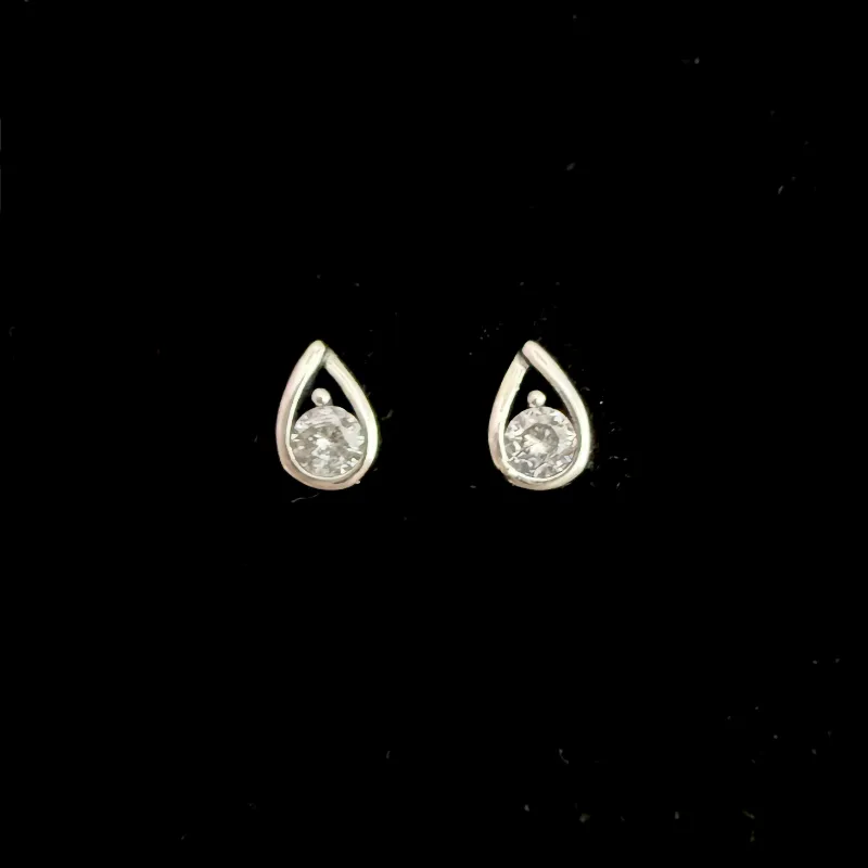 Aretes de lágrima con piedra
