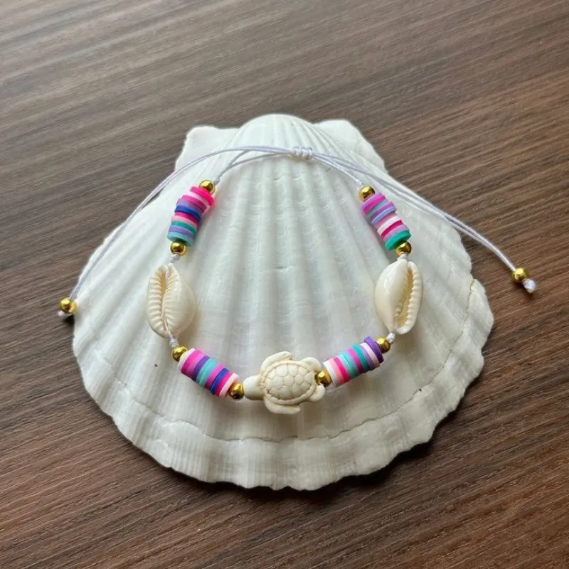 Pulsera de fimos , caracoles y accesorios veraniegos