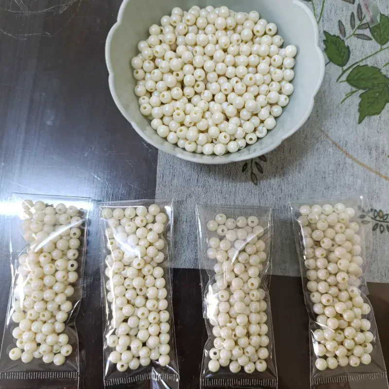 Cuentas plásticas de 6mm color blanco hueso