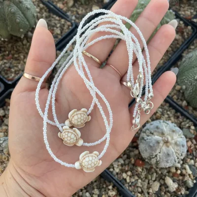 Collar de cuentas + tortugas