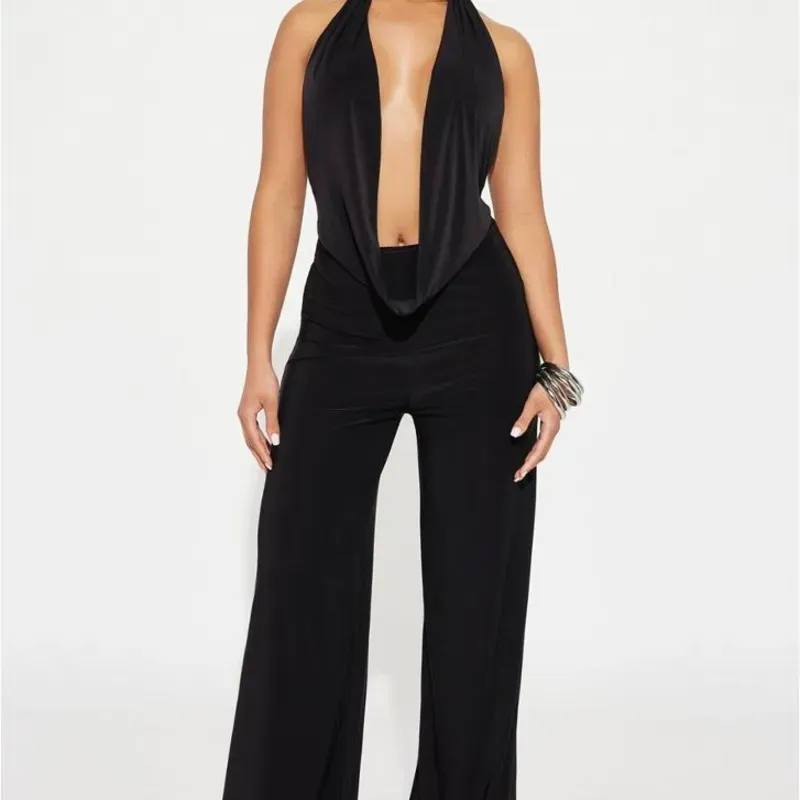 Mono enterizo escotado negro