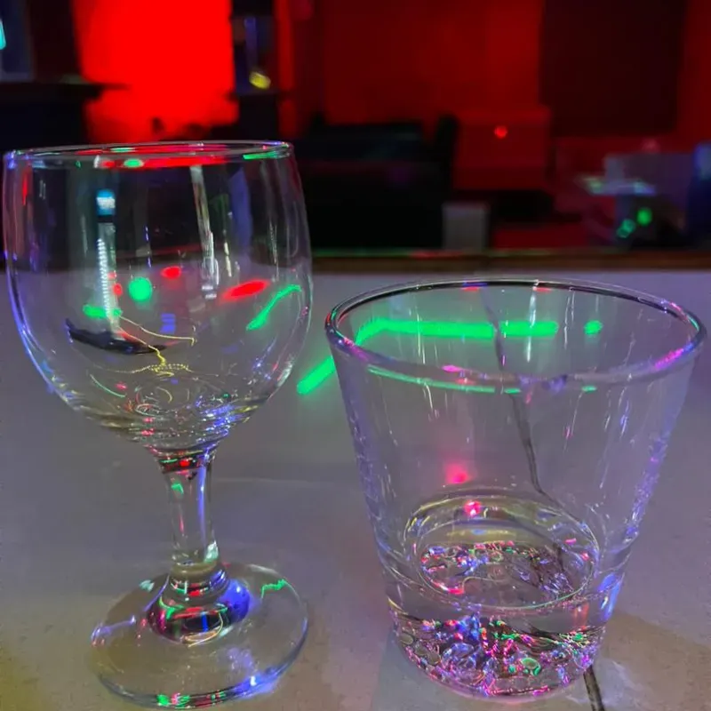 Vasos y copas rotos