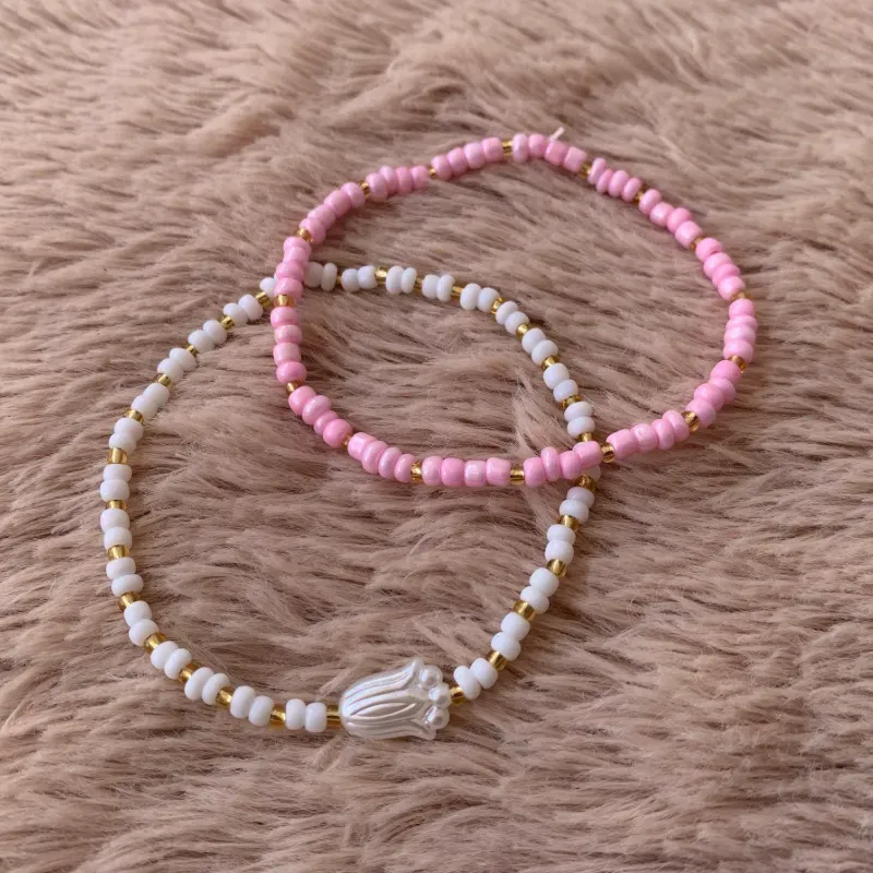 Pulseras de cuentas varias