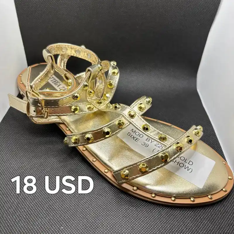 Sandalias con tachuelas de Estella