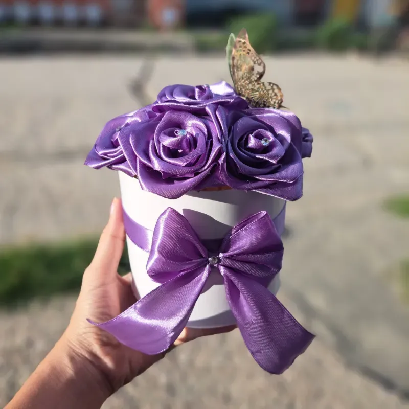 Bouquet de 7 rosas de saten