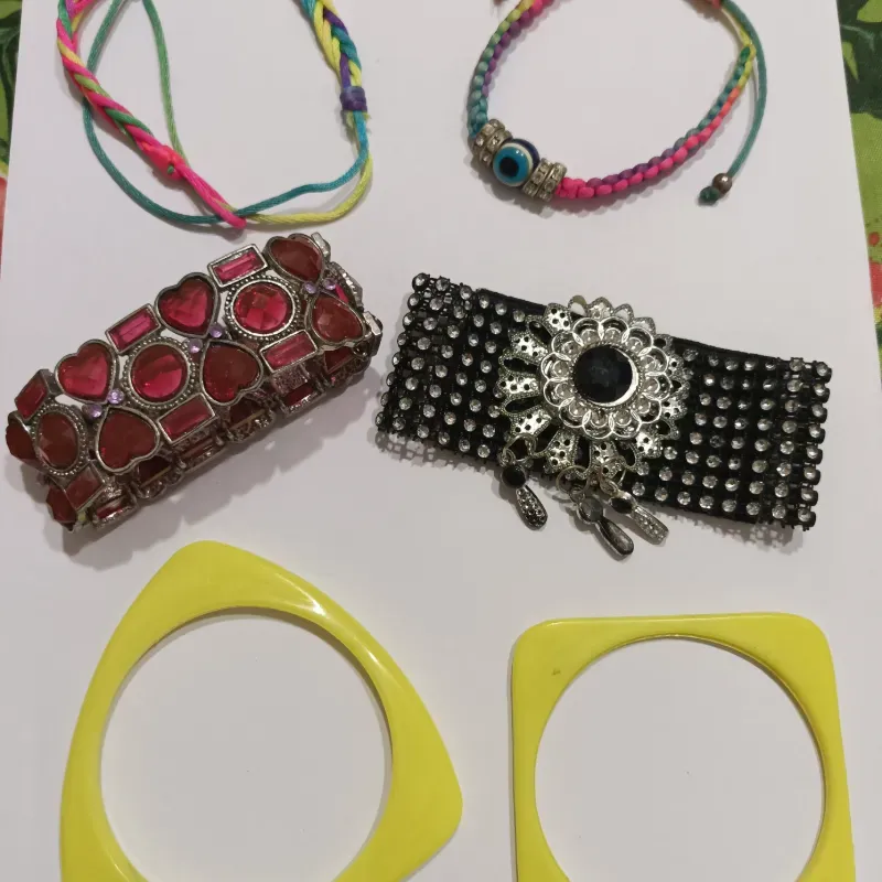 Pulseras variadas (6)