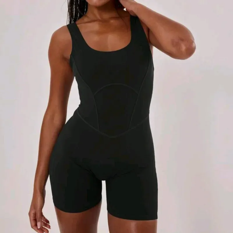 Mono deportivo negro