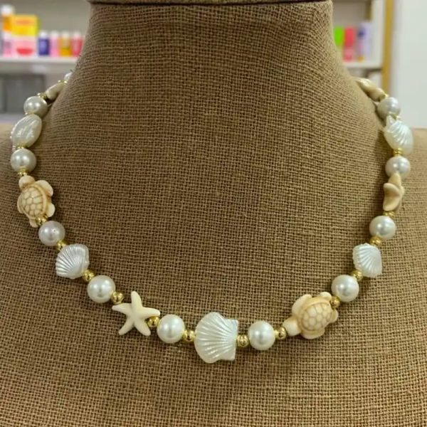 Collar con accesorios de verano