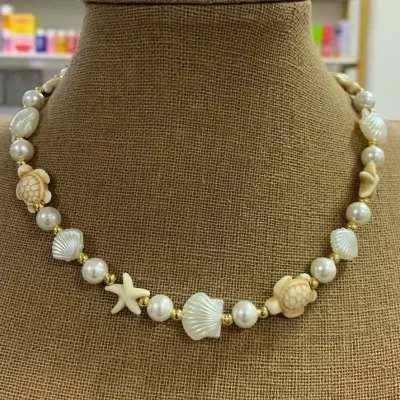 Collar con accesorios de verano