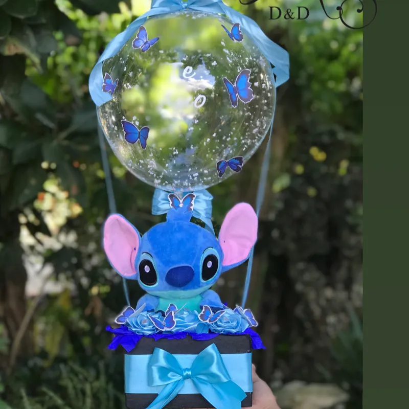 Arreglo de Stich con globo transparente 