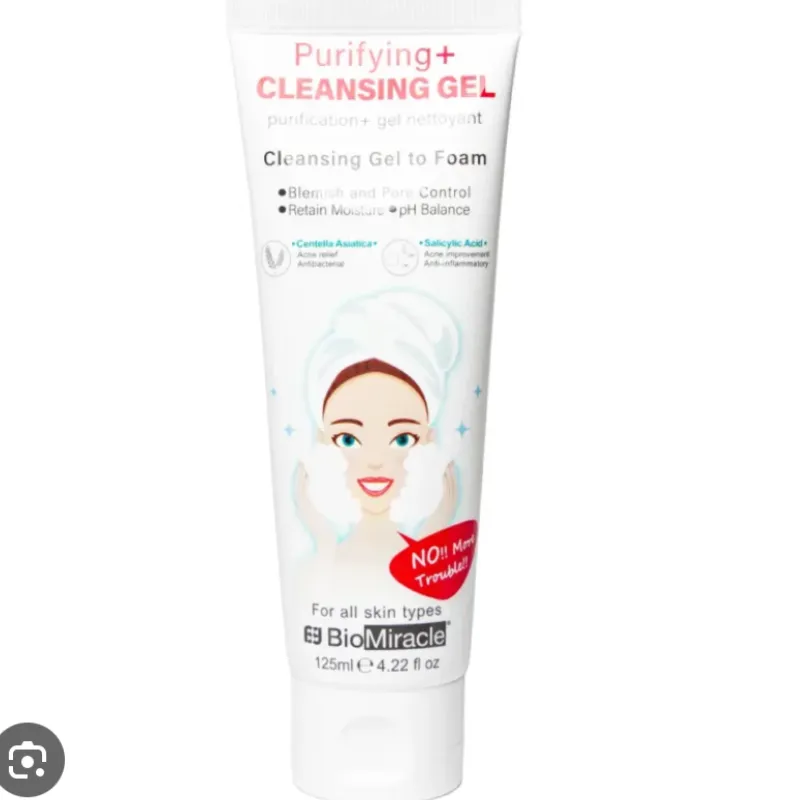 Limpiador facial con centella asiática y árbol de té.