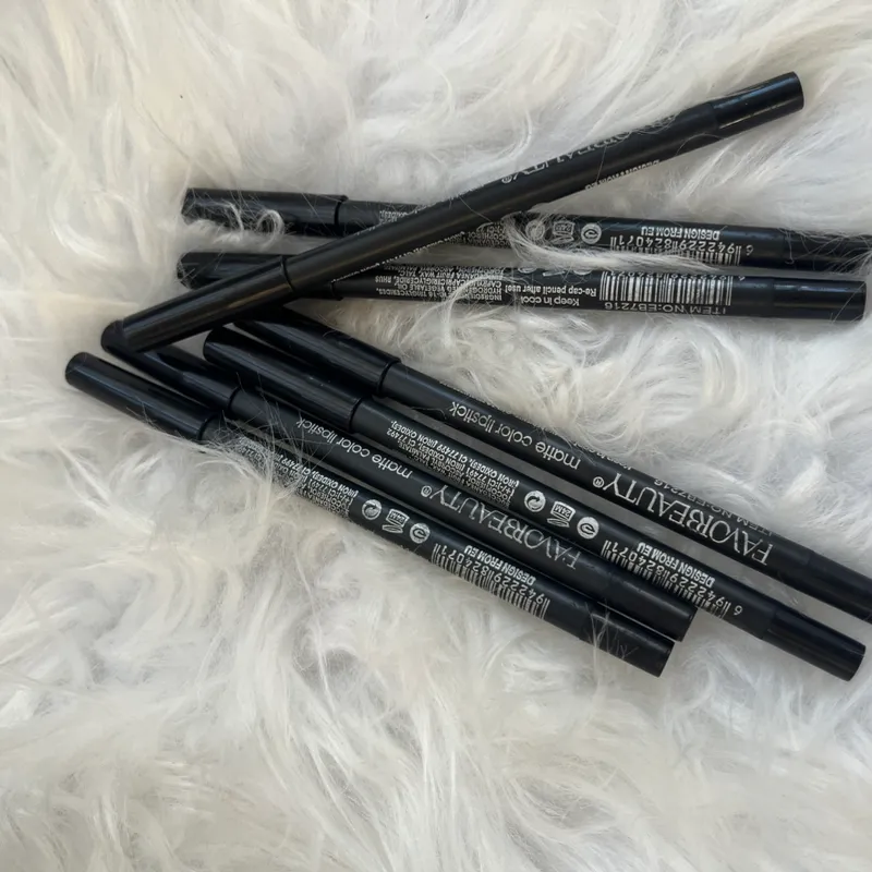 Lápiz de Ojos y Labios