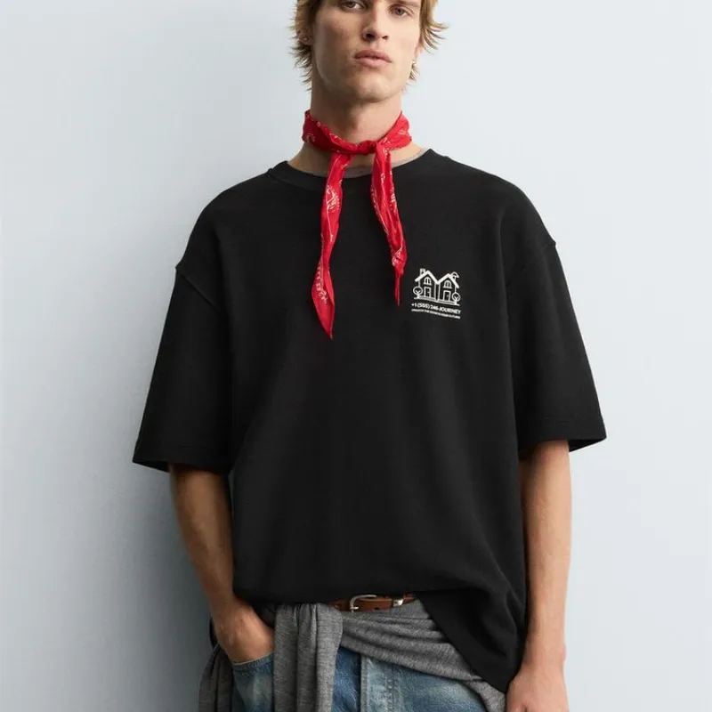 Camiseta estampada contraste