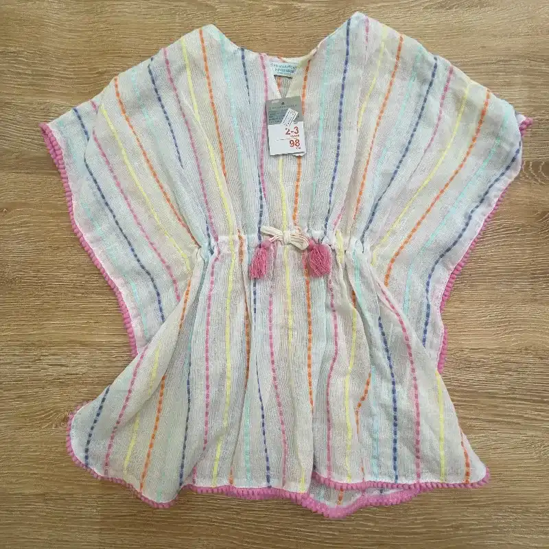 Pareo de playa con líneas de colores