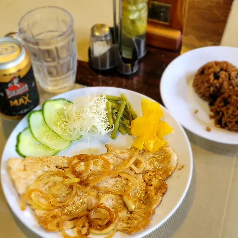 Bistec de cerdo grillé