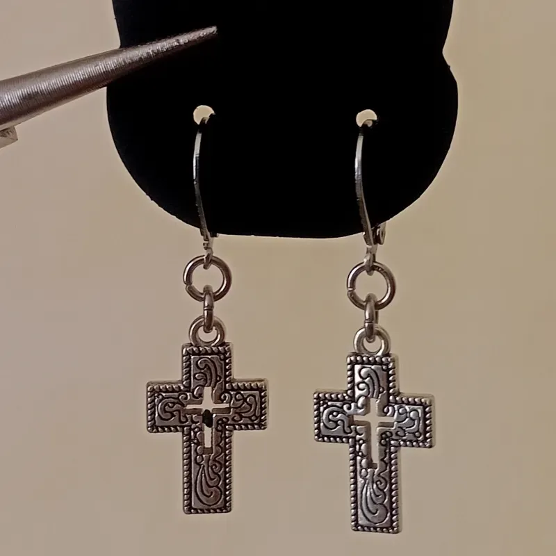 Aretes de cruz