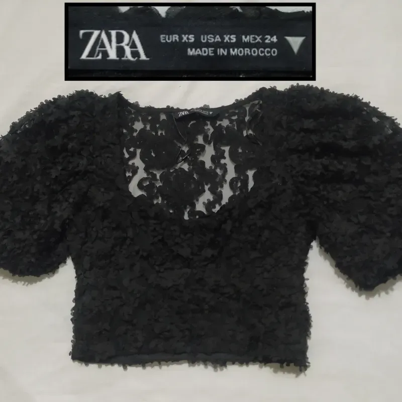 Blusa negra corta, manga globo