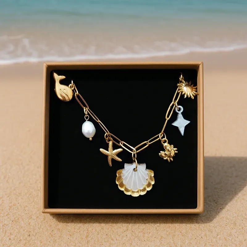 Collar dorado diseño concha1