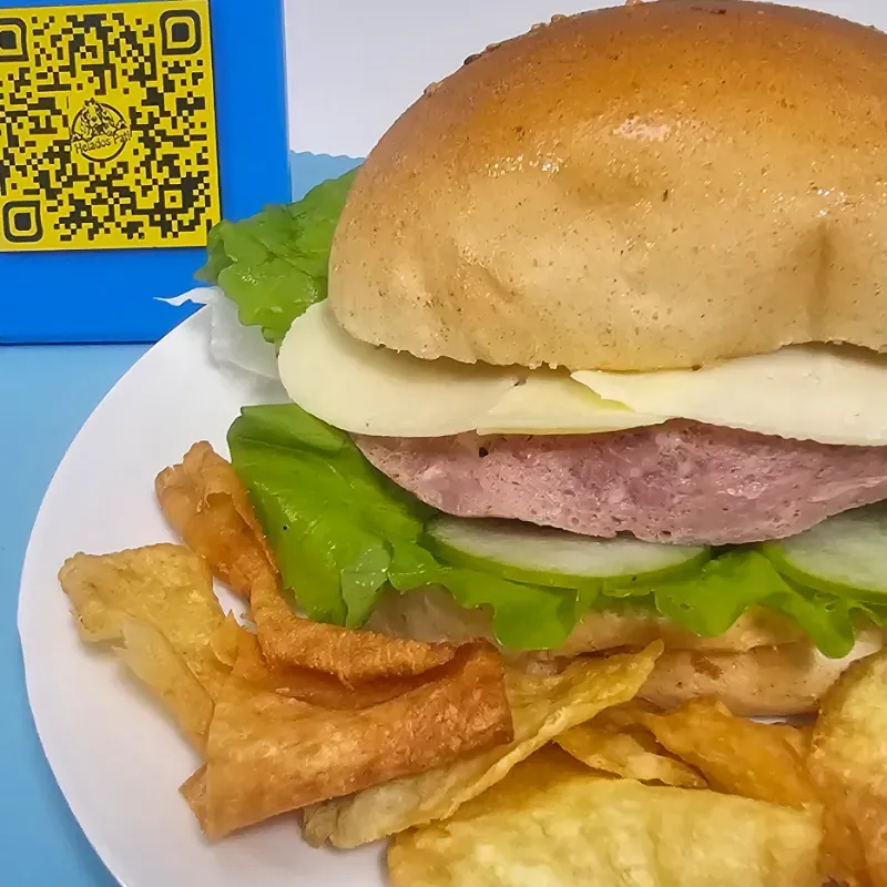 Hamburguesa con Huevo Frito, Jamón y Queso Gouda