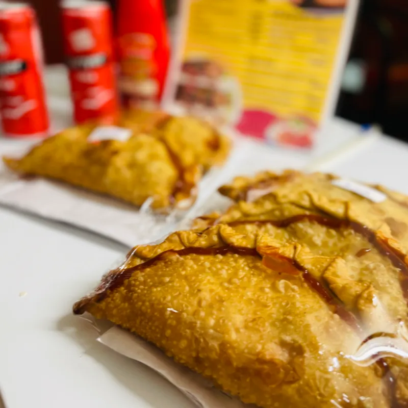 EMPANADA CON CERDO Y QUESO CREMA