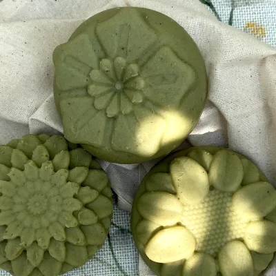 Jabón de Arcilla Verde y Aceite esencial de Árbol de té 