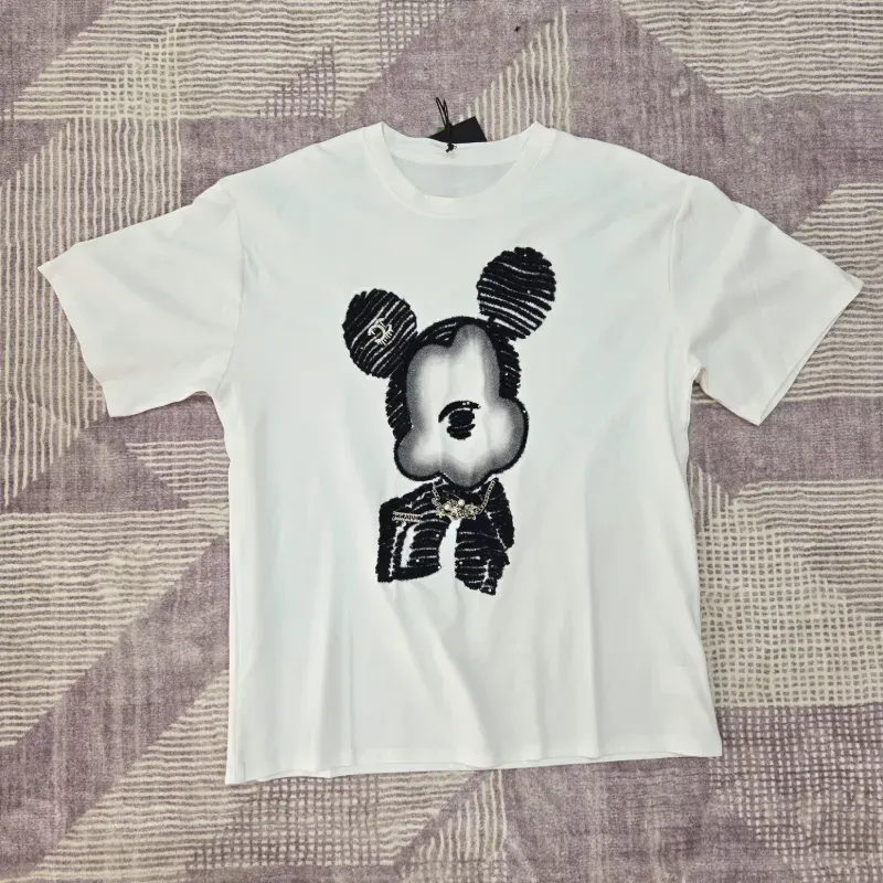 Pulover blanco de Mickey con cadena