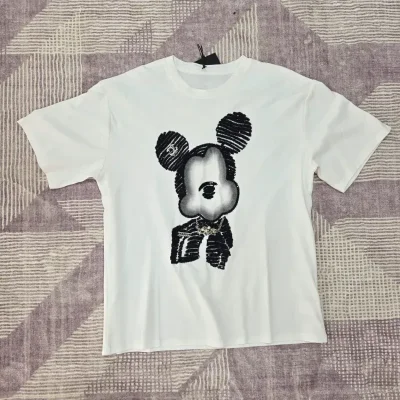 Pulover blanco de Mickey con cadena