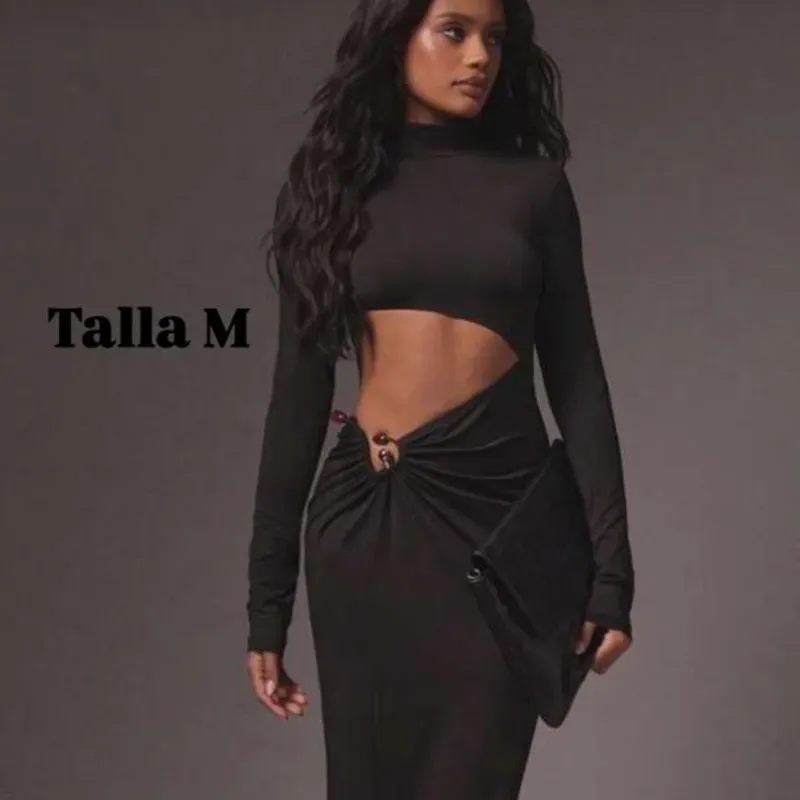 Vestido ajustado con diseño de abertura en el abdomen