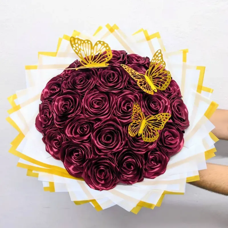 Ramo de 25 Rosas con 3 Mariposas