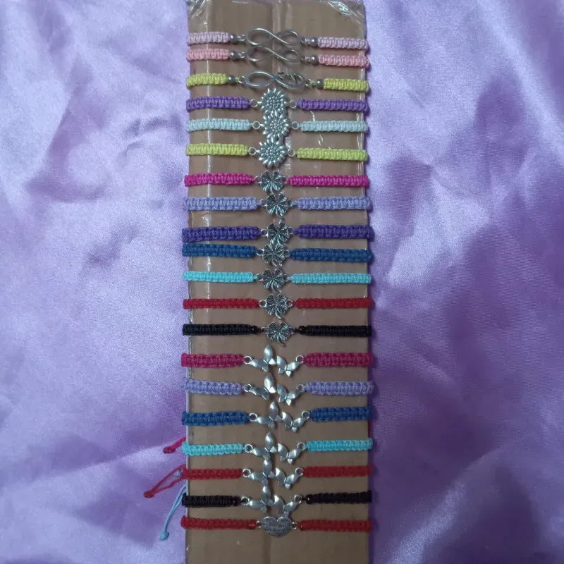 Pulseras tejidas con conectores