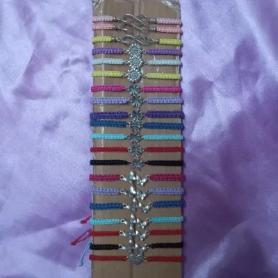 Pulseras tejidas con conectores