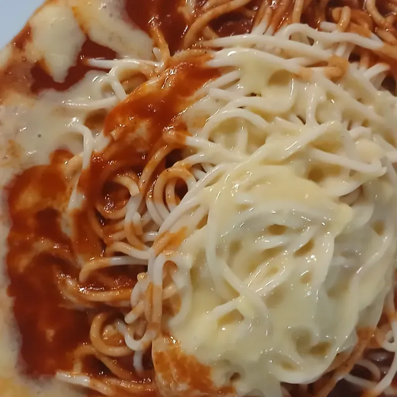 Espaguetis de queso procesado