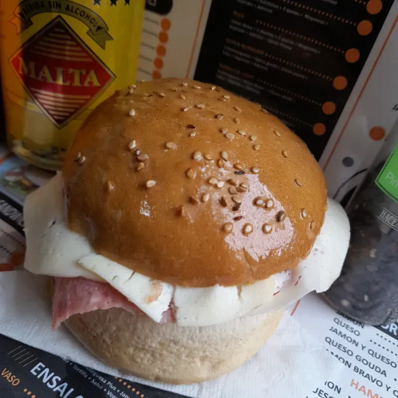 Sandwich Jamón Viking y Queso Blanco