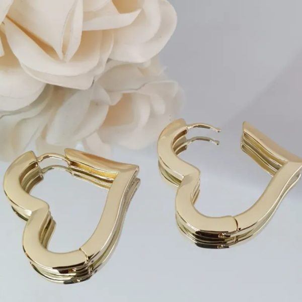Aretes en forma de corazón 